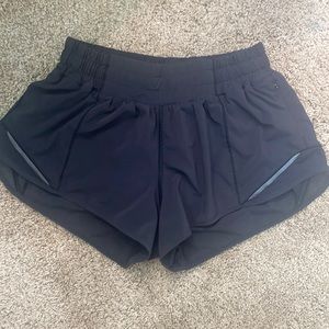 Lululemon Hotty Hot Low Rise Short 2.5”
